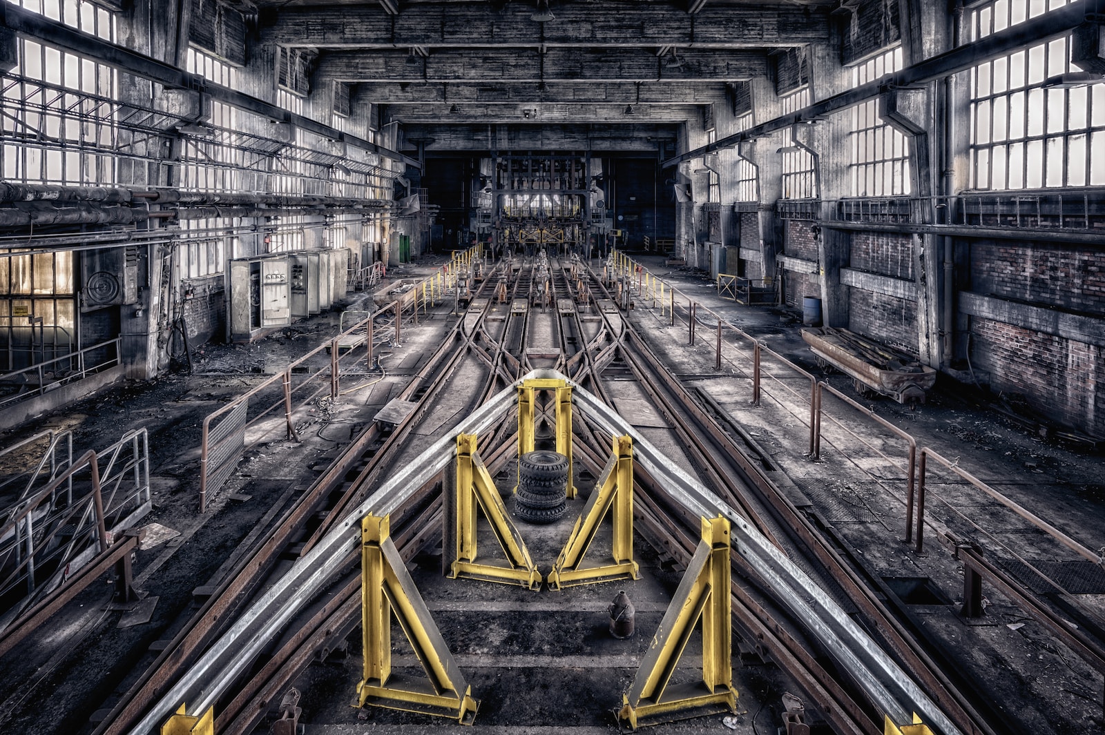 train rail in the middle of a tunnel